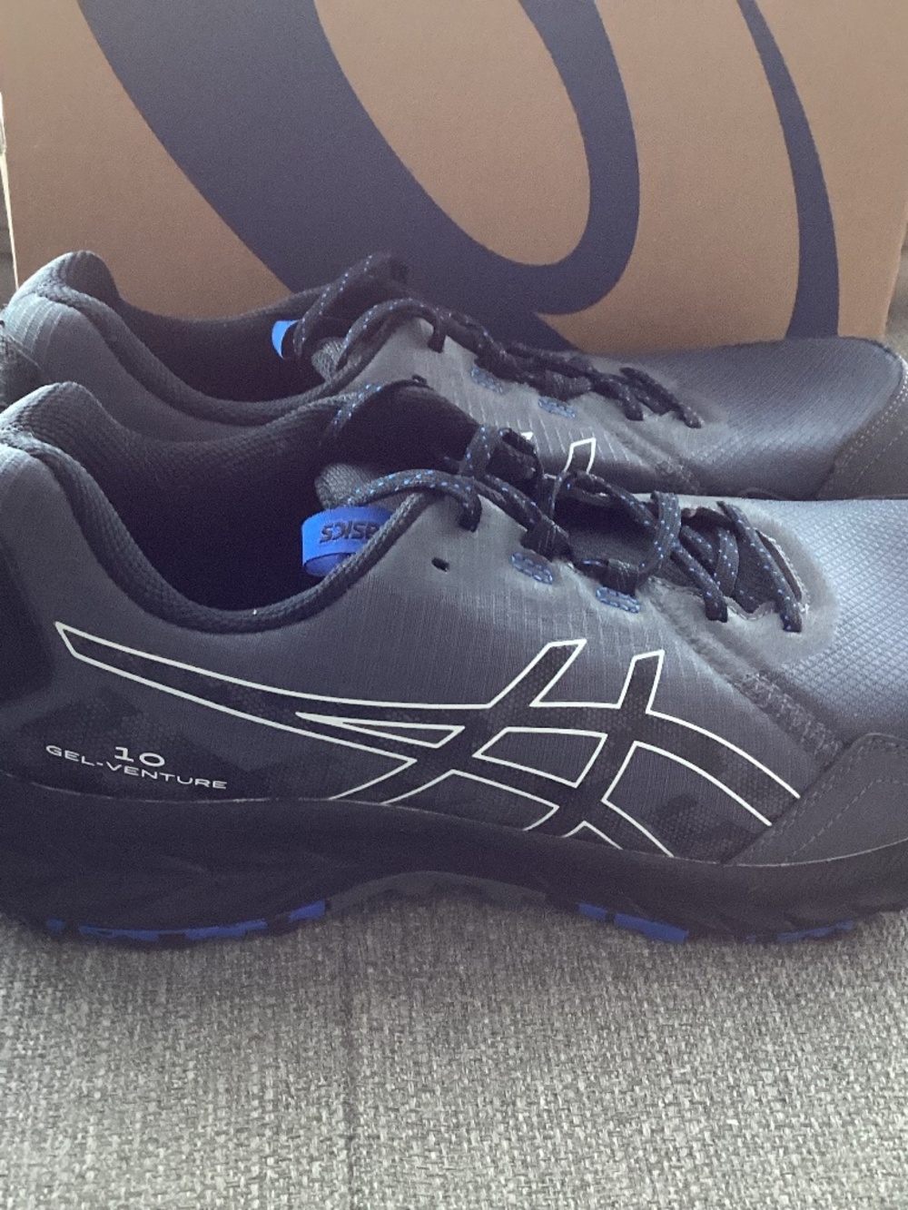 Asics Men's GEL-Venture 10 Trail Running Sneakers, size 11.5